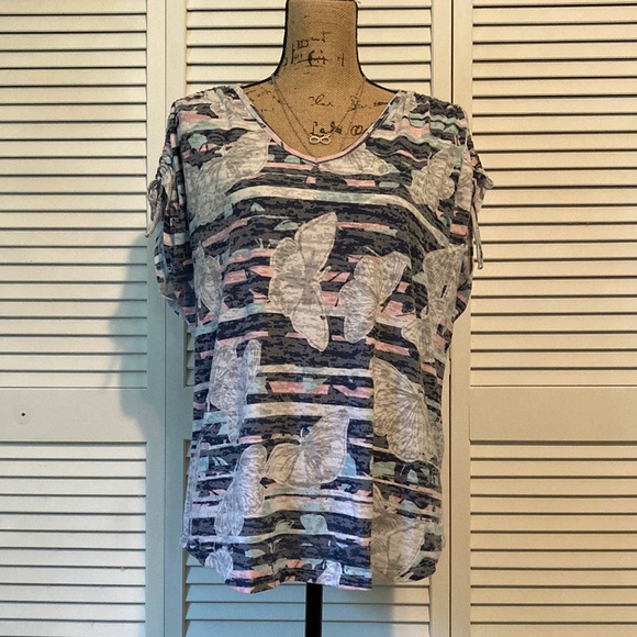 Coral Bay Light Weight T-Shirt - PXL - GUC - Picture 1 of 11